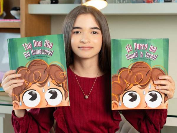 Alicia Azcona Ayuso de 12 años presentó su segundo libro El perro se comió mi tarea.