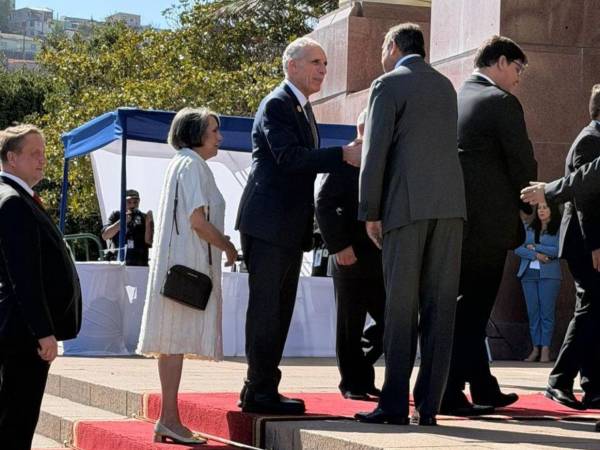 El gobernante hondureño asistió a la ceremonia acompañado por la canciller Mireya Agüero.