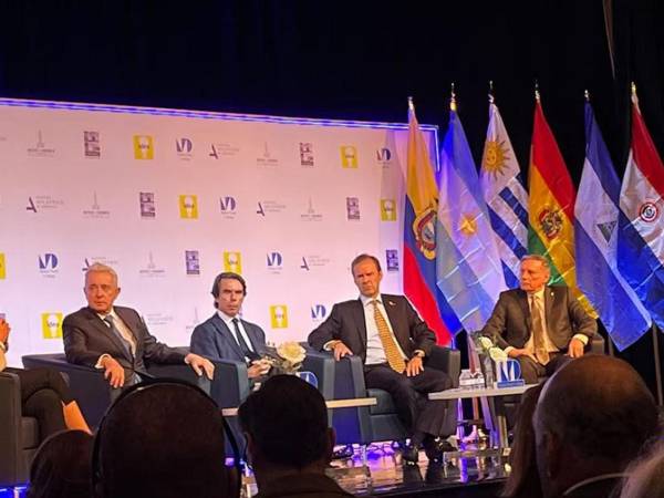 La declaración fue titulada “Declaración de Miami sobre el reconocimiento al legítimo presidente de la República de Venezuela y a su vicepresidenta”.