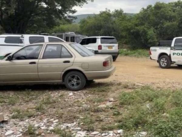 Dos hombres que se movilizaban en una motocicleta llegaron y dispararon contra las víctimas, que estaban conversando en el lugar.