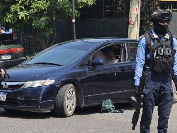 Tras perpetrar el ataque, el agresor huyó del lugar a bordo de otro vehículo, sin que hasta el momento se reporten capturas.