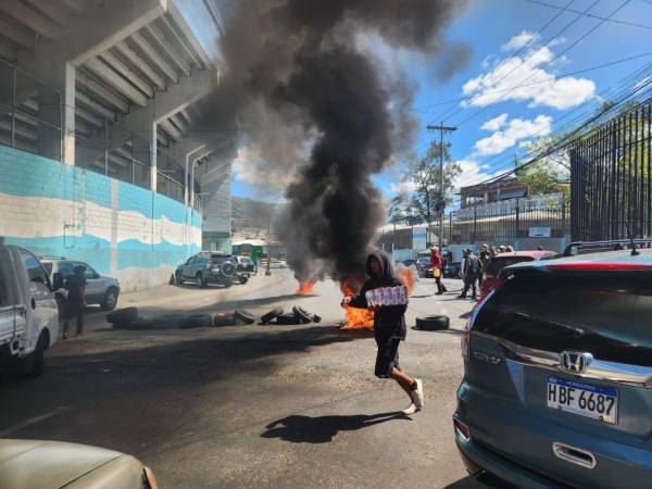 La manifestación iniciada la semana pasada se extendió a varias áreas municipales, afectando operaciones en Tegucigalpa.