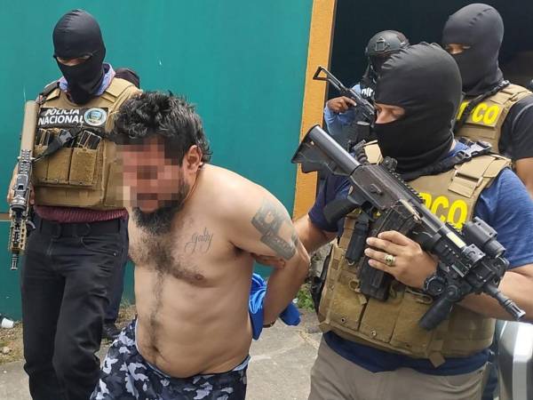La Policía Antiextorsión continuamente realiza redadas y capturas de extorsionadores, hombres y mujeres que operan en diversos sectores del país.