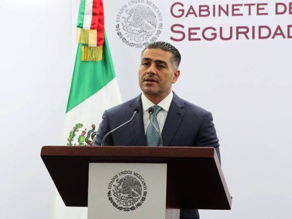 Entre los arrestados destacó que hay elementos de la policía de Tultitlán, como es el caso de Lucio ‘N’, alias ‘El Señor del sombrero’, y Enrique ‘N’.