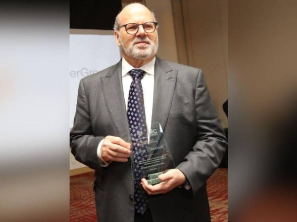 El empresario Jorge Canahuati Larach fue reconocido por Manpower Group y Brain Consulting Group por su trayectoria al frente del Grupo OPSA y sus medios.