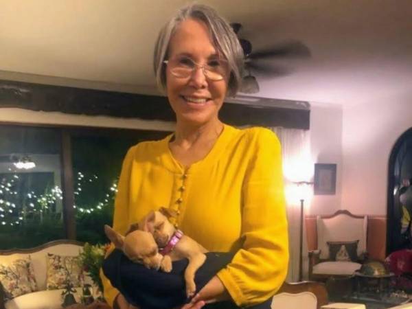 Florinda Meza no ha ocultado su indignación ante la bioserie Sin querer queriendo, producida por dos de los seis hijos que Roberto Gómez Bolaños tuvo con su primera esposa, Graciela Fernández.