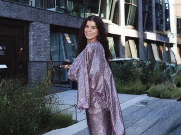 Yelena Morera Ortiz comparte su testimonio y presenta su propuesta musical cristiana durante su primera aparición en televisión.