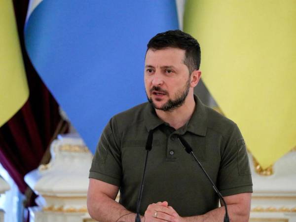 Zelenski informa a la nueva primera ministra de Japón de sus planes para exportar armas.