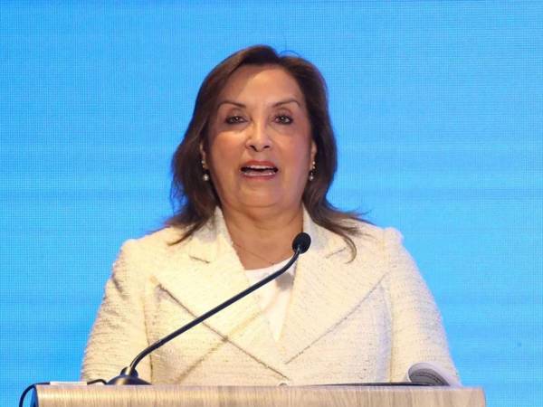 Boluarte se despide tras destitución por 122 votos.