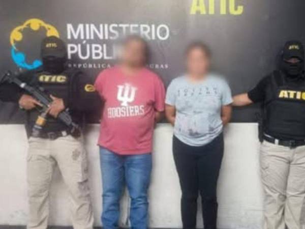 Según las investigaciones iniciales, los sospechosos tenían incapacidades médicas extendidas por una clínica con la firma y sello de varios médicos que no tenían conocimiento de lo sucedido.