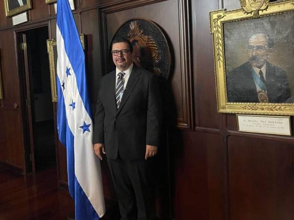 Moisés Abraham Molina fue juramentado como Secretario de Estado en los Despachos de Agricultura y Ganadería (SAG).