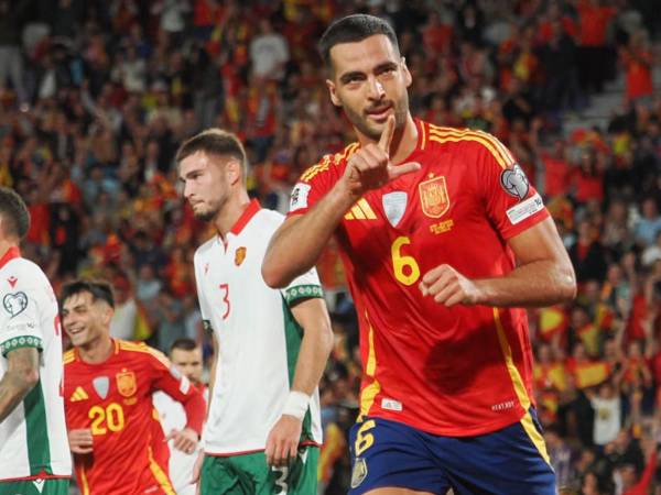 Mikel Merino anotó los dos primeros goles de España ante Bulgaria.