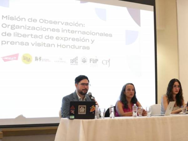 La misión internacional presentó un informe de todos los peligros a que se enfrentan los comunicadores en Honduras.