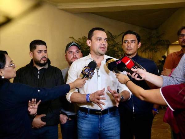 La visita de una comitiva del Congreso Nacional de Honduras a El Salvador estuvo acompañada de cinco bulos, entre imágenes creadas con inteligencia artificial y declaraciones falsas atribuidas a funcionarios de ambos países.