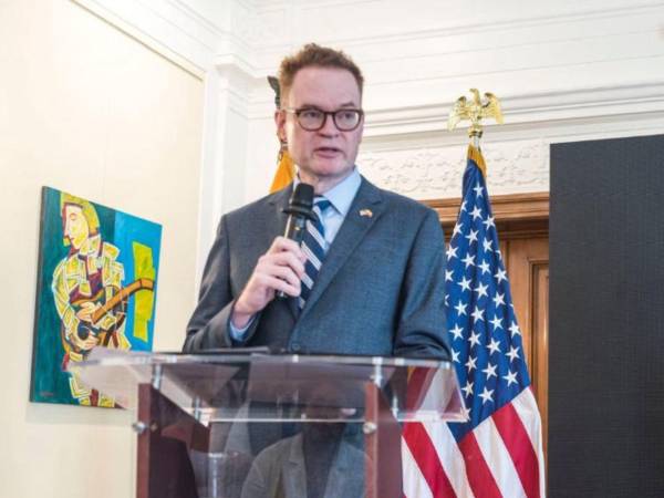 Como subsecretario del HHS, O'Neill ayudó a supervisar las extensas operaciones de la agencia y es un asesor clave de Kennedy.