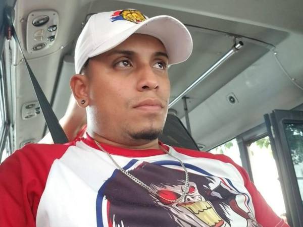 Como Emerzon Ávila fue identificado el hombre asesinado a disparos este jueves -16 de octubre- en la colonia El Hogar de Tegucigalpa, siendo un aficionado del fútbol. Más detalles a continuación.