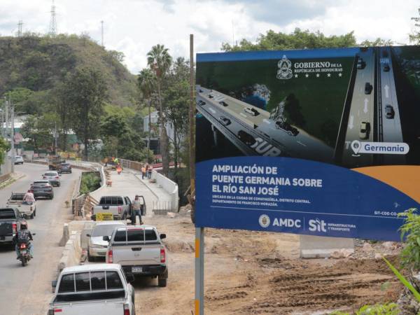 La obra también incluye la instalación de un sistema de semáforos que permitirá modificar el sentido de los carriles de acuerdo con el flujo vehicular registrado durante las horas de mayor circulación.