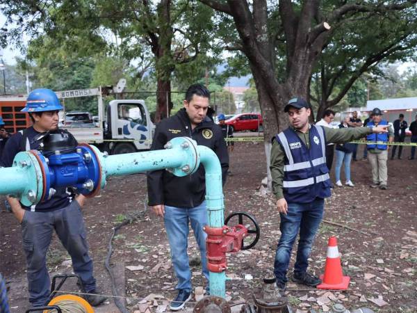 El alcalde capitalino, Juan Diego Zelaya supervisó la puesta en marcha del pozo habilitado en los predios del Pani.
