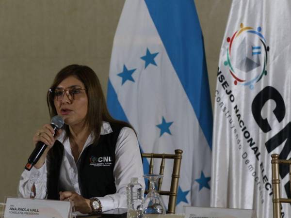 Ana Paola Hall se pronunció por los hechos en Infop, cuestionó la falta de información al Pleno del CNE y defendió la legalidad del escrutinio especial.