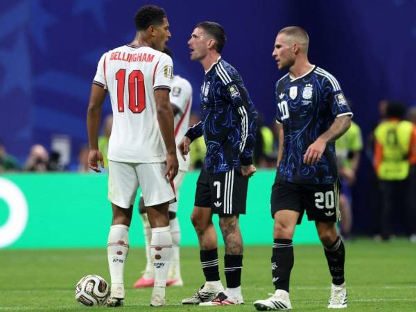 Una controversia fuera de las canchas podría tener consecuencias para los futbolistas argentinos que compiten en la Premier League de Inglaterra, todo a raíz del Argentina vs Inglaterra en el Mundial 2026.