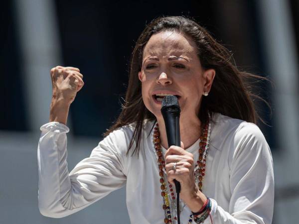 A juicio de la exdiputada, el decreto paraguayo contribuye al desmantelamiento del sistema que, asegura, encabeza Maduro.