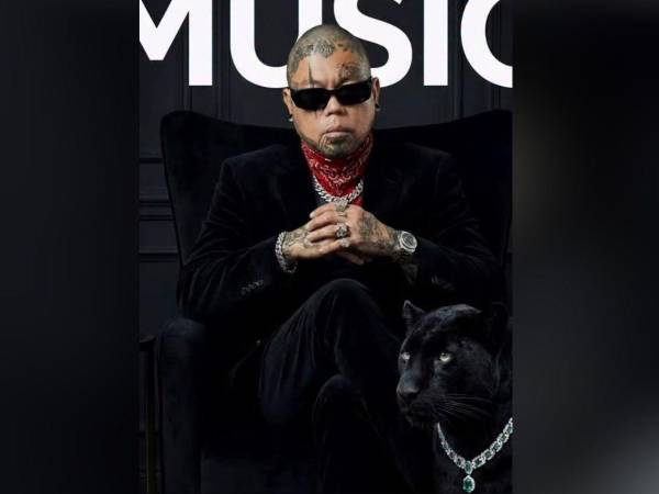 A.B. Quintanilla le reclama un millón de dólares a su hermana Suzette porque, según publicó, ella manejó mal las regalías del legado musical de Selena.