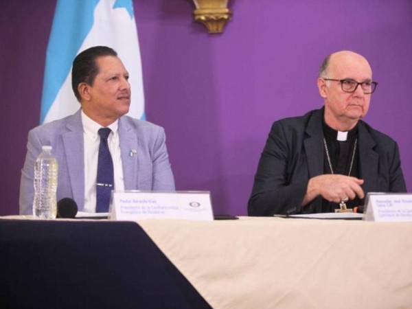 La caminata fue convocada por la Iglesia Evangélica y Católica en una histórica conferencia de prensa.