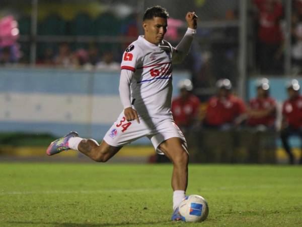 Kevin López erró su penal con el Olimpia ante el Alajuelense, se repitió y de igual forma falló.