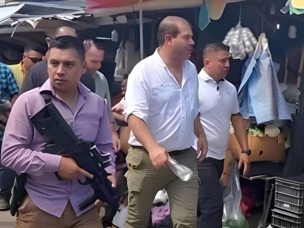 El video que originó la controversia muestra a Aplicano caminando por un concurrido mercado de Choluteca rodeado por varios agentes de seguridad.