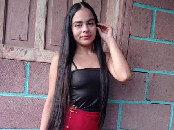 Un brutal crimen ha conmocionado a la capital hondureña tras el hallazgo del cuerpo sin vida de Astrid Gálvez, quien fue encontrada encostalada y carbonizada a la orilla de la carretera que conduce hacia Danlí, a la altura del desvío de Tatumbla, Francisco Morazán. ¿Qué se sabe del caso?