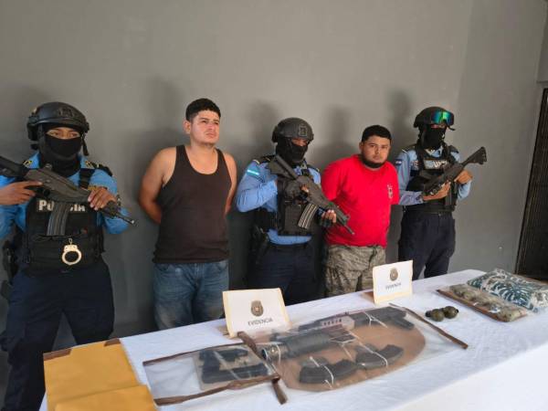 Axel Mauricio Peña Pineda, conocido con el alias de El Gordo y Kevin Josué Navas Medina, alias El Chele, fueron capturados por agentes de la DAET en El Progreso, Yoro.