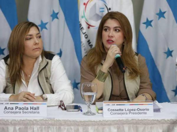 Las consejeras del Consejo Nacional Electoral (CNE), Cossette López y Ana Paola Hall.