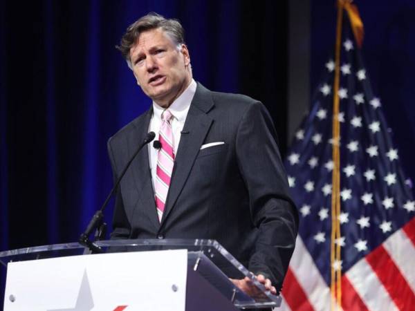 Christopher Landau dijo que se comunicó con empresarios en Honduras para ver la situación a pocos días de las elecciones