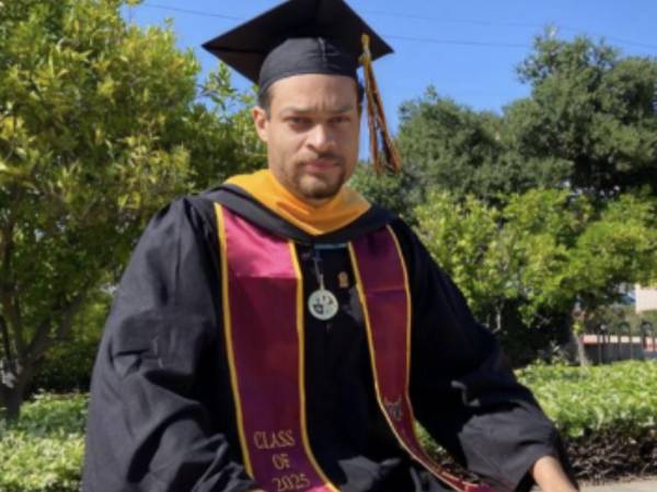 Los servicios secretos estadounidenses redujeron y arrestaron este sábado a un joven que intentó entrar armado a la cena anual de la Asociación de Corresponsales de la Casa Blanca (WHCA), evento al que asistían el presidente Donald Trump, la primera dama y miembros del gobierno estadounidense.