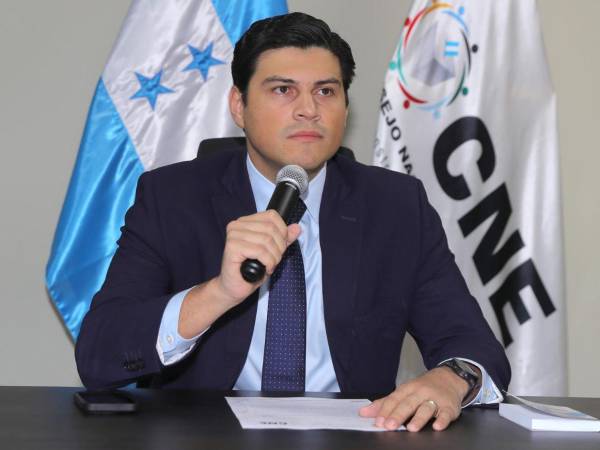 En medio del escrutinio especial de actas con inconsistencias, el consejero Marlon Ochoa sostuvo que no cederá a presiones internas o externas para validar resultados electorales “fraudulentos”.