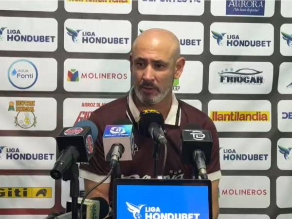 Eduardo Espinel durante la conferencia de prensa.