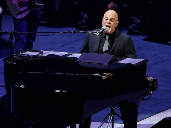 El cantante de “Piano Man” se somete a pruebas médicas tras ser diagnosticado con hidrocefalia. Sus médicos le desaconsejan actuar en directo.