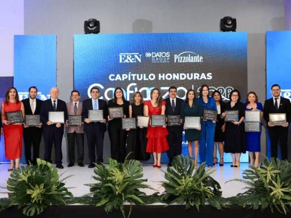 El liderazgo se ha convertido en un elemento clave para el éxito empresarial, y bajo esa premisa, en la II Cumbre Regional Confianza 2026 se reconoció a 14 figuras destacadas por la credibilidad y confianza que generan entre las audiencias.