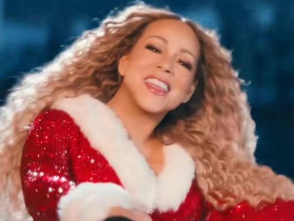 Este año, la cantante de 56 años dio la bienvenida a las fiestas con un video estrenado a la medianoche del 1 de noviembre de 2025, en colaboración con la marca de cosméticos Sephora. La pieza marca el lanzamiento oficial de la campaña navideña de la firma para este año.