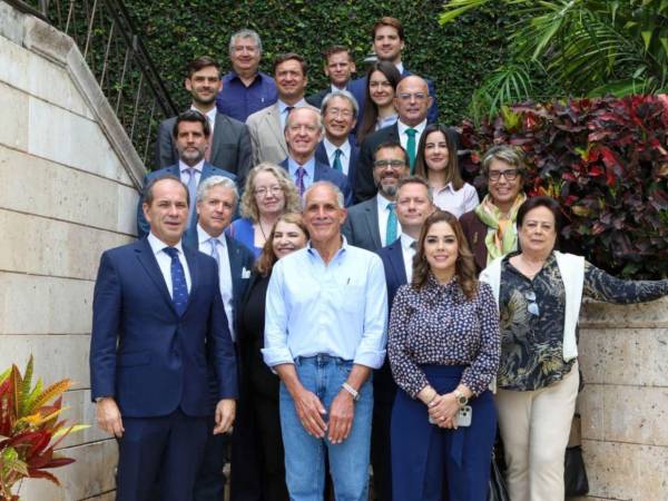 Nasry Asfura tras reunirse con representantes del G-16 en Honduras.