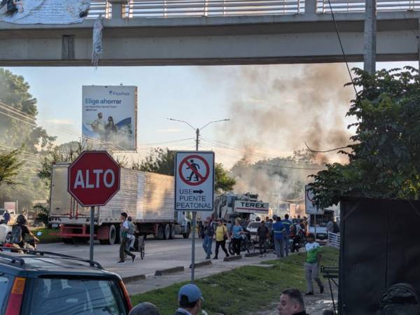 Ciudadanos optaron por caminar para acercarse a sus empleos y diligencias.