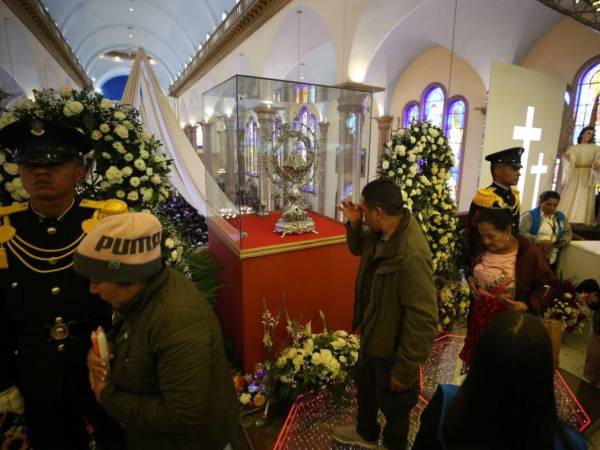 Miles de fieles llenaron la Basílica de Suyapa durante la celebración de los 279 años del hallazgo de la Virgen patrona de Honduras.