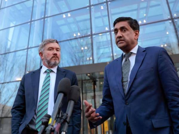 Ro Khanna y Thomas Massie exigen publicación de documentos ocultos en caso Epstein.