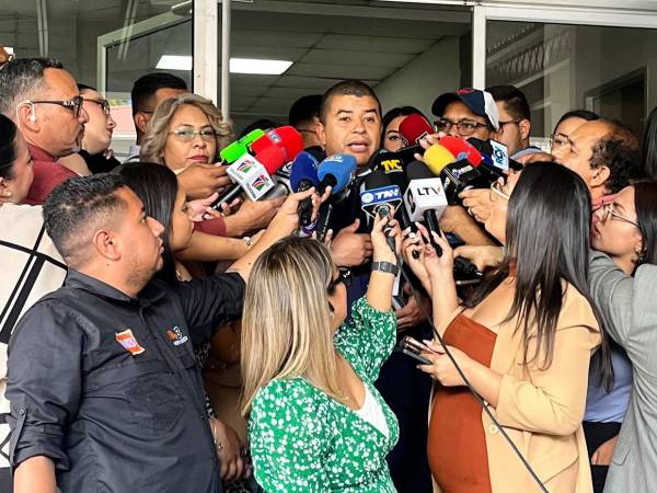 La investigación es de oficio y se encuentra en una fase inicial, por lo que aún no existe un delito específico determinado.