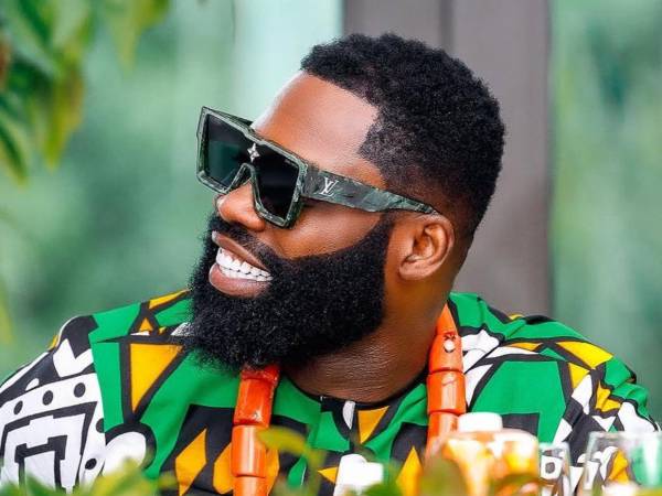 La trágica muerte de Igho Tiny Ubiribo, un influyente empresario e influencer británico-nigeriano de 43 años, ha vuelto a acaparar titulares después de su fallecimiento en Tailandia.