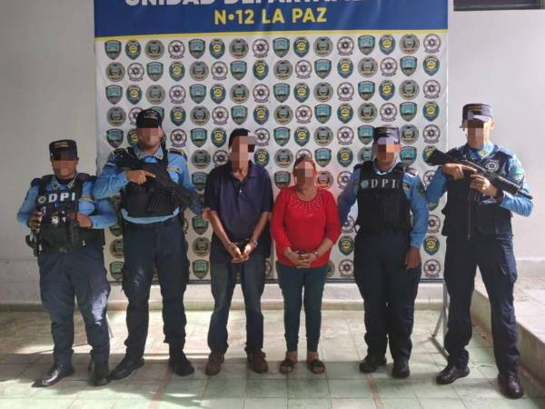 Dos adultos mayores fueron detenidos en La Paz, acusados de delitos sexuales y encubrimiento contra una menor de 12 años.