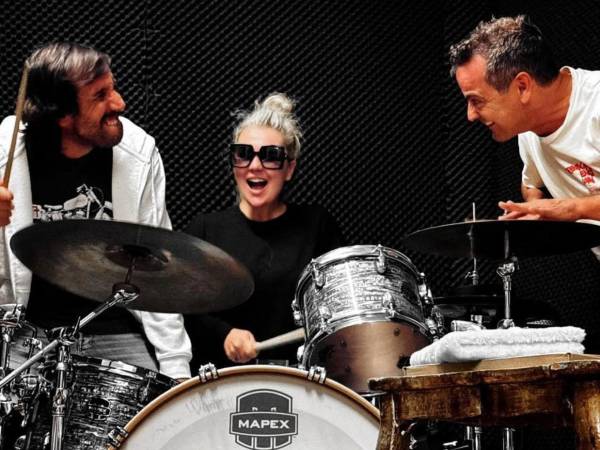 Tras 17 años de carrera en solitario, Montero volvió entre muestras de cariño de su seguidores y polémicas sobre el proceder ético del resto del grupo.