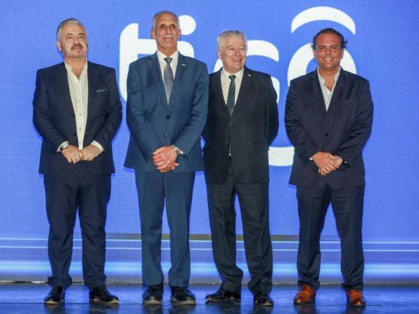 El Presidente de la República de Honduras, autoridades y ejecutivos de Tigo celebran 30 años de operaciones en Honduras, reafirmando el compromiso de la compañía con el desarrollo tecnológico, la innovación y la conectividad del país.