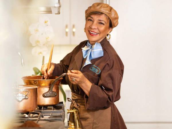 Desde la comunidad de Olancho hasta las famosas calles de Nueva York, la hondureña Maribel Lieberman ahora es conocida como la reina del chocolate, gracias a su creatividad, perseverancia y el talento que hoy le permiten convertir un sueño en un imperio de chocolate.