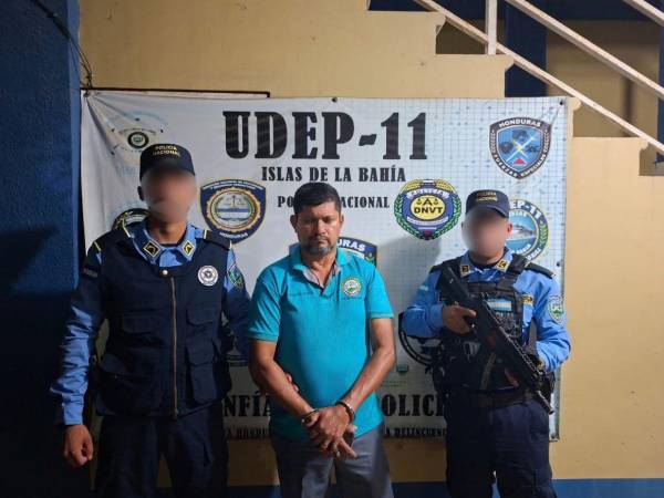 El profesor José Eduardo Rivera Meléndez fue detenido por la Policía, unas horas después de ser denunciado.